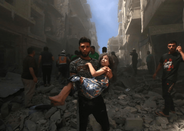 القصف والضرب والحصار: هذا ما تعرض له الصحفيون في هجوم&nbsp;إدلب